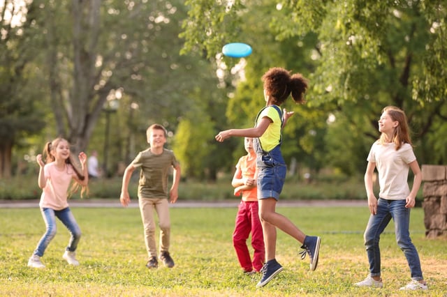 Frisbee-Spiele: 10 Ideen f&uuml;r Gruppen | K&uuml;bler Sport