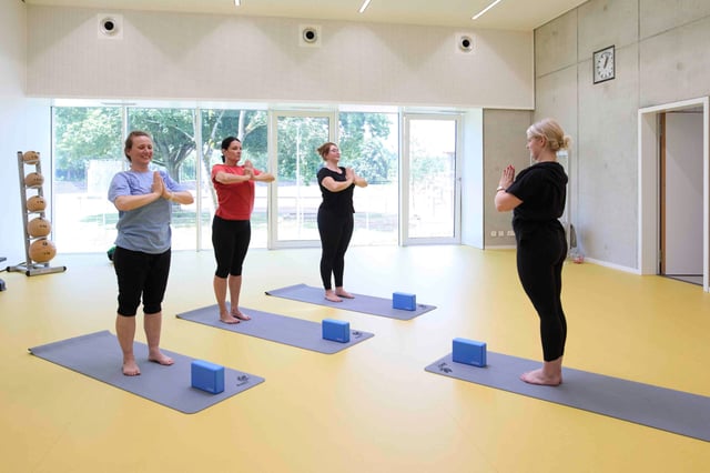 Hatha Yoga: Ruhe, Kraft &amp; Beweglichkeit im Einklang | K&uuml;bler Sport