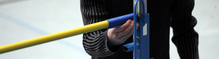 Präzise und gut ablesbare Messlatte zur exakten Höhenanzeige bei Hochsprung-Training und Wettkämpfen.