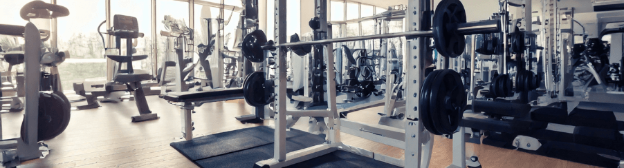 Hochwertige Kraftstation für vielseitiges Ganzkörpertraining im Fitnessbereich