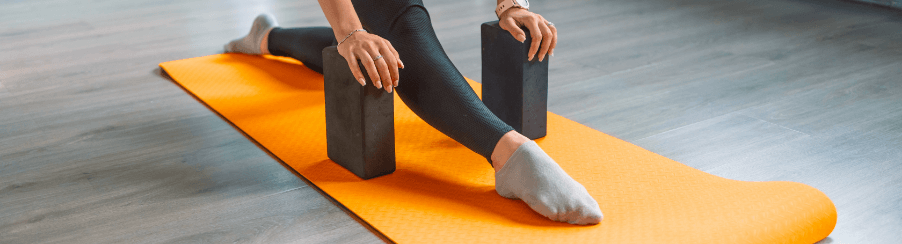 Kompakter Yoga Block für mehr Stabilität und Ausrichtung in der Praxis.