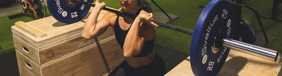 Jerk Box aus Holz für funktionelles Training und Gewichtheben, gestapelt auf einem stabilen Untergrund