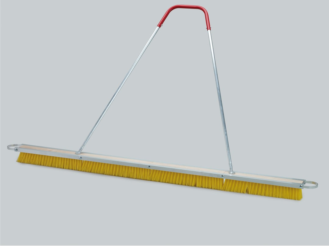 Abziehbesen für quarz-sandgefüllten Kunstrasen