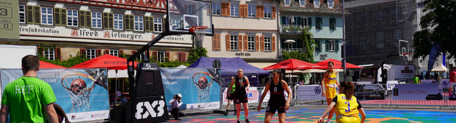 Streetballanlage für Teamsport im Außenbereich mit Basketballkorb, Zielbrett und wetterfestem Standfuß