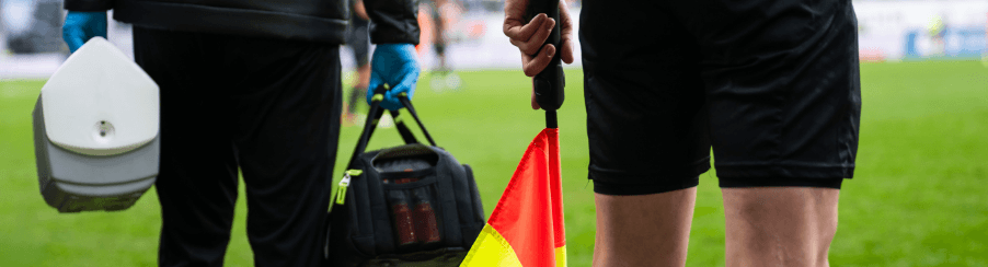Stabiler Erste Hilfe Koffer mit Verbandsmaterialien für Betriebe, Schulen und Sportanlagen