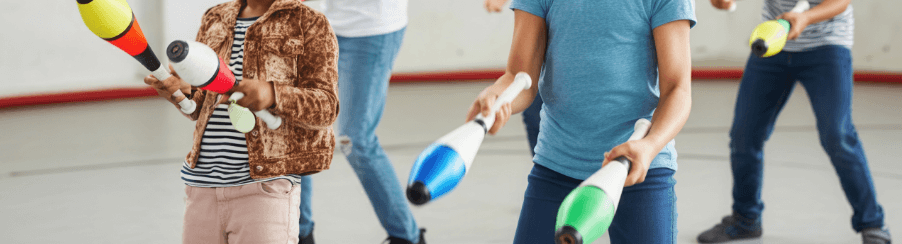 Jonglierkeulen in verschiedenen Farben und Größen für Freizeitspiele und Training