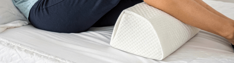 Ergonomische Keilkissen für Lagerung und Therapiebedarf auf einem weißen Hintergrund