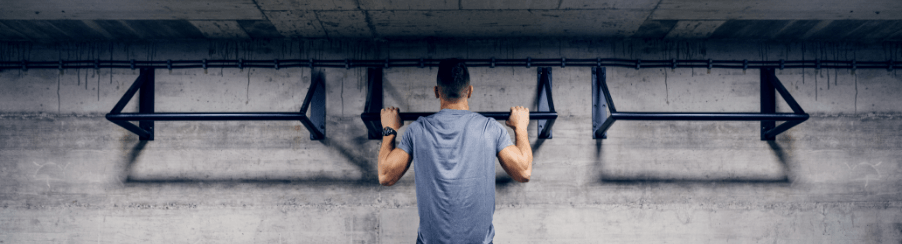 Klimmzugstange für effektives Oberkörpertraining und Fitness im Home-Gym oder Studio
