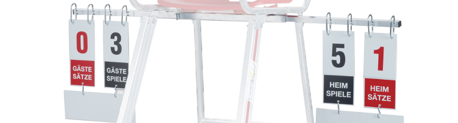 Moderne Tennis Anzeigetafel für klare Spielstandsanzeige auf dem Tennisplatz