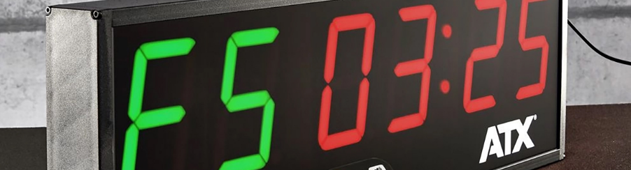 Tischstoppuhr für präzise Zeitmessung im Vereinsbedarf auf einem Tisch