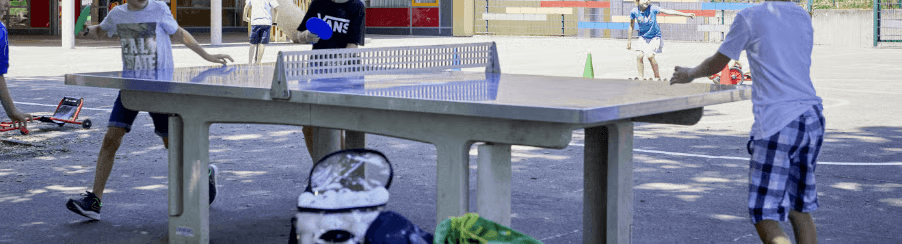 Wetterfeste Outdoor Tischtennisplatte im Freien für Racketsport und Freizeit